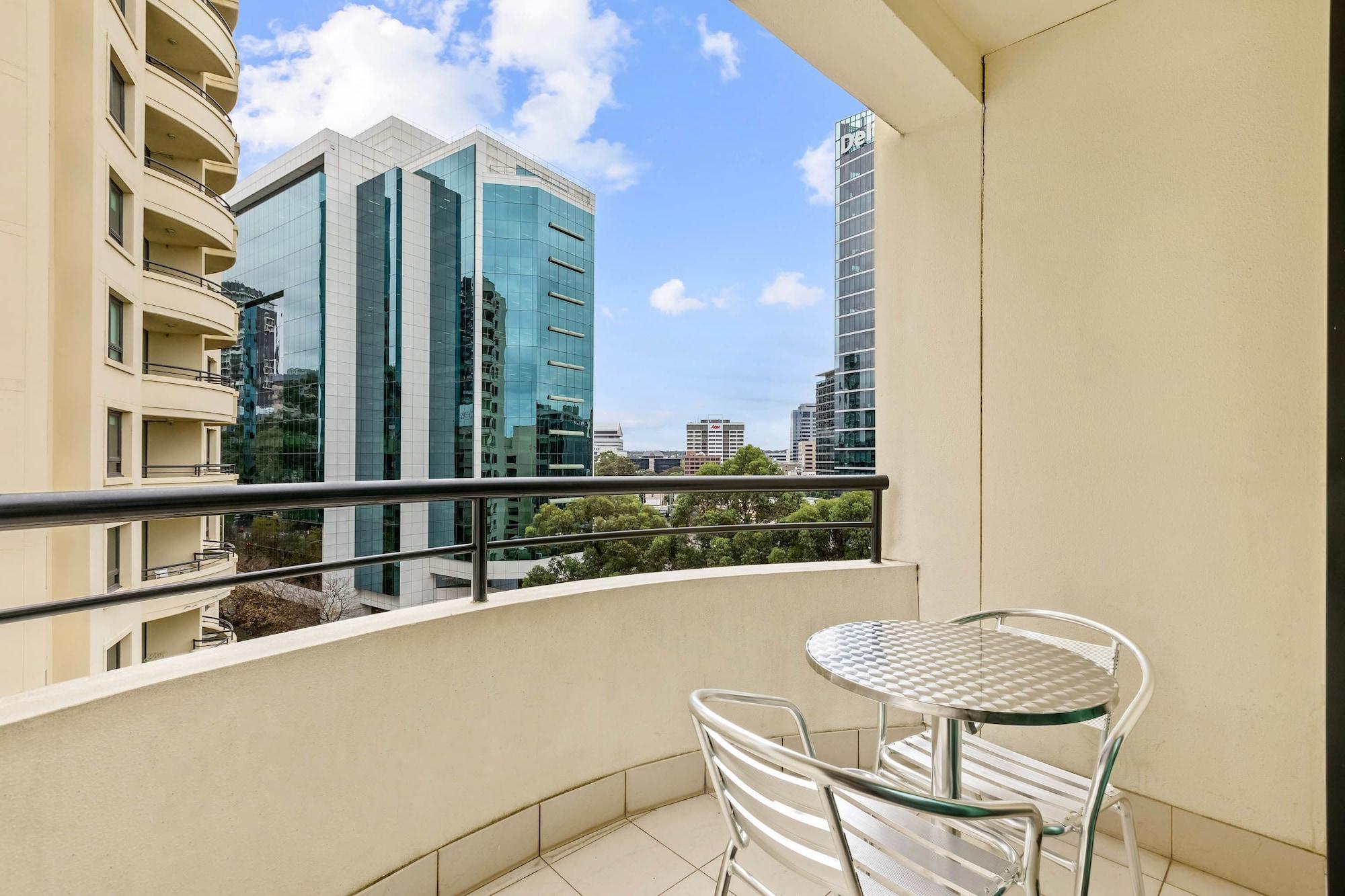 Апарт отель Mantra Parramatta Сидней Экстерьер фото